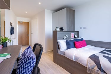 Silver En Suite - Image 1